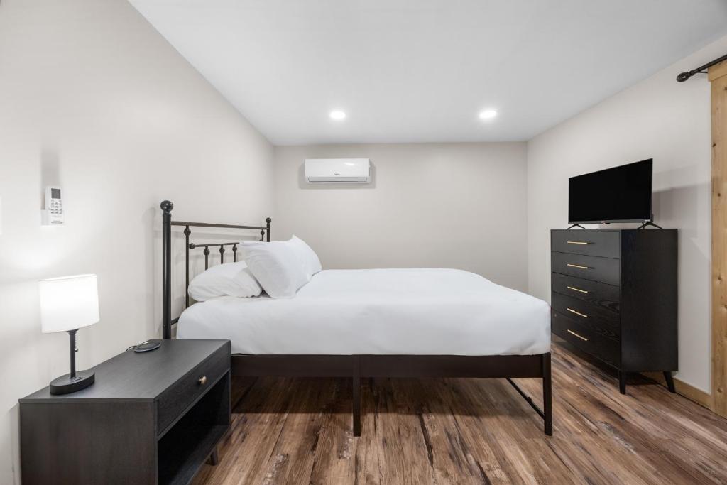 Ένα ή περισσότερα κρεβάτια σε δωμάτιο στο Cozy Home in Pittsfield