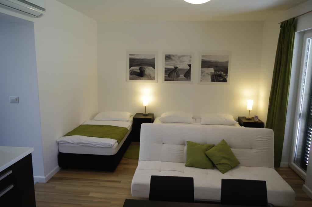 Postel nebo postele na pokoji v ubytování Apartments Santis10