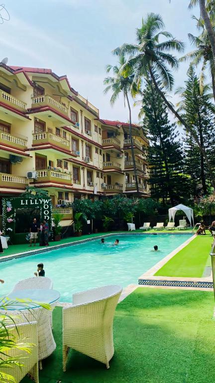 a large swimming pool in front of a hotel at Calangute Beach Inn Goa in Calangute