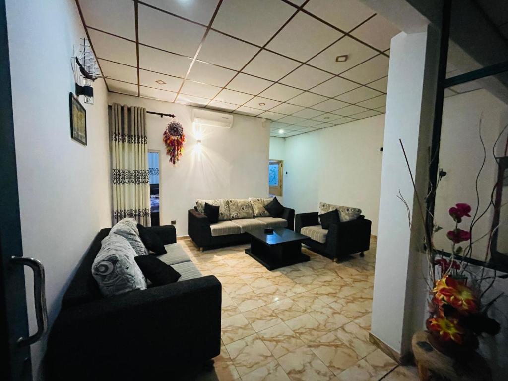 Khu vực ghế ngồi tại Nipun Apartment