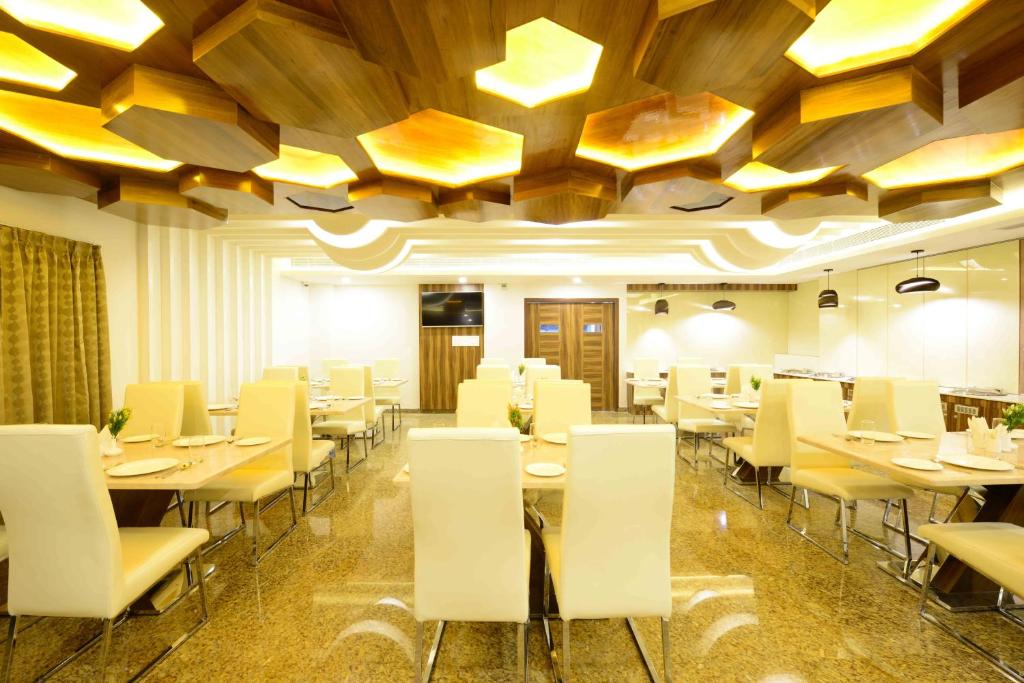 Restaurace v ubytování Hotel Chenthur Park