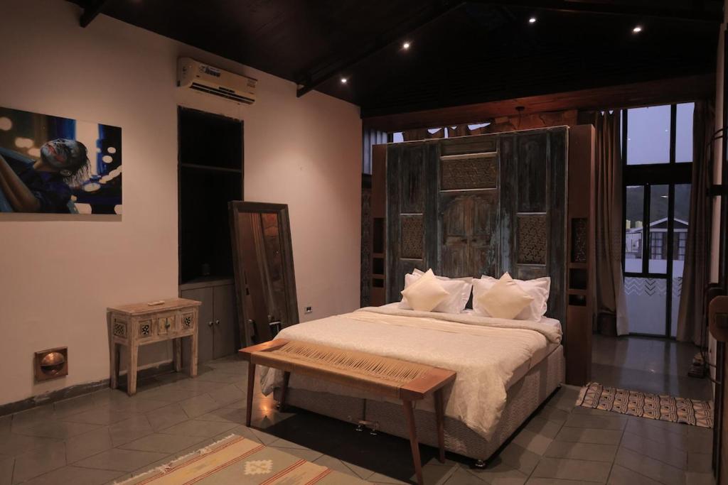 Ένα ή περισσότερα κρεβάτια σε δωμάτιο στο Hills and dales by Olivstays