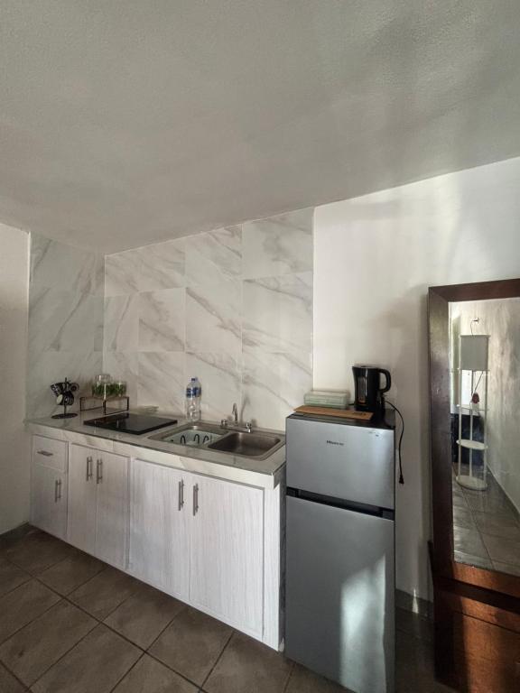 Η κουζίνα ή μικρή κουζίνα στο Casa blanca apartment