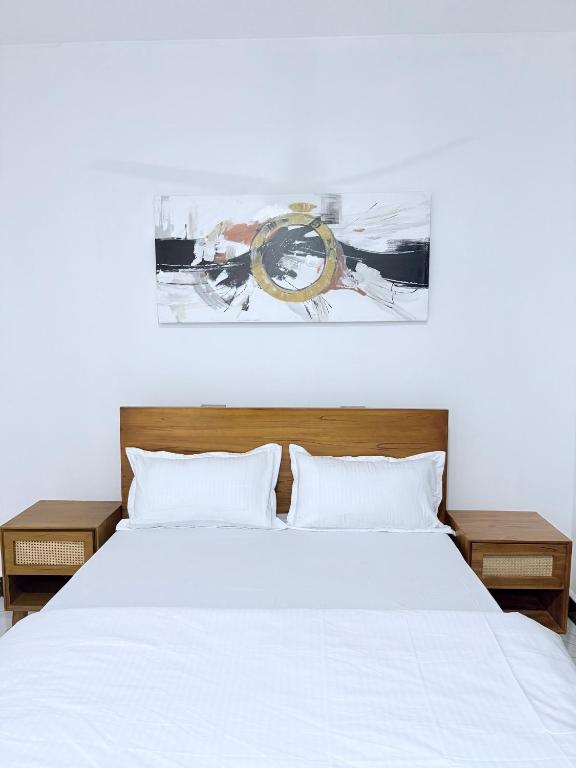 Ένα ή περισσότερα κρεβάτια σε δωμάτιο στο Flora3