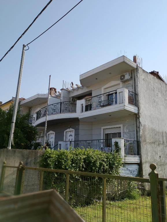Το κτήριο όπου στεγάζεται  το διαμέρισμα