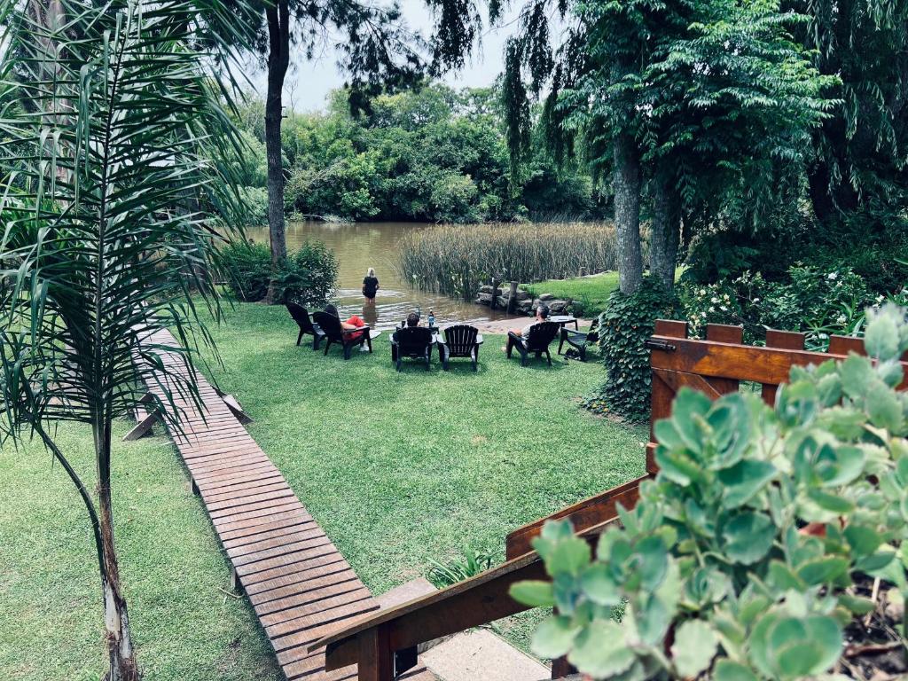Jardín al aire libre en Hosteria Zafiro