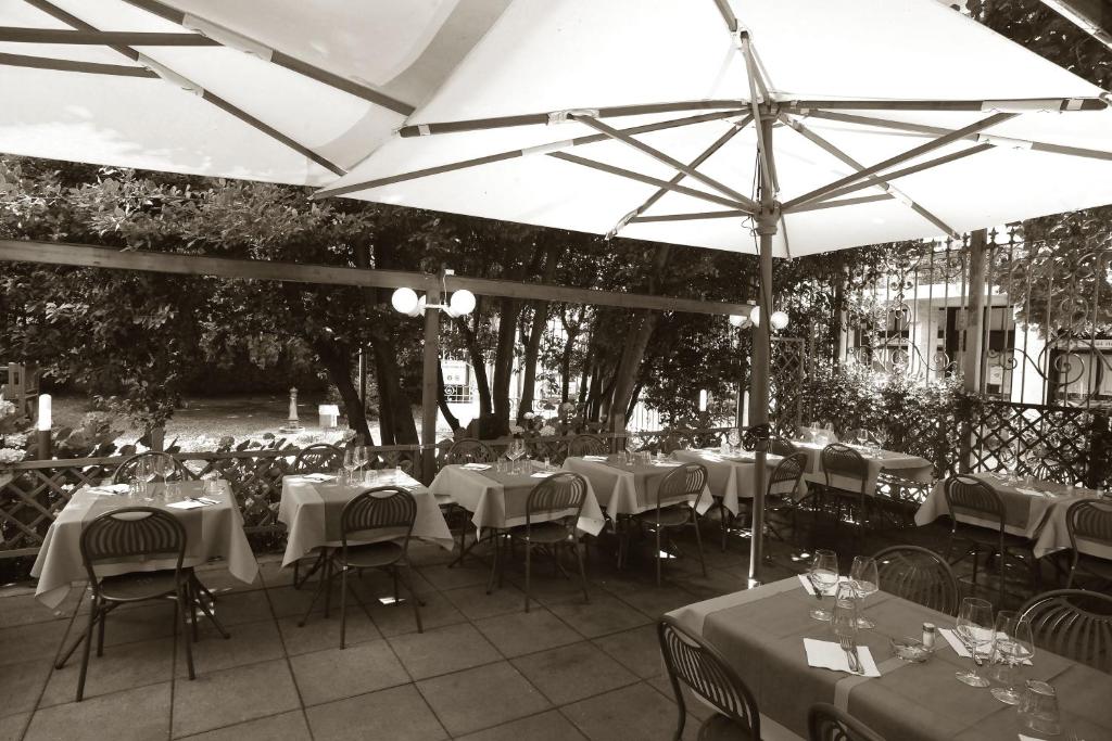 Restaurace v ubytování Trattoria Laghee con alloggio