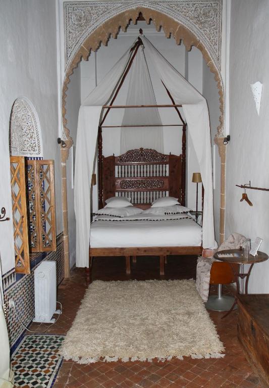Uma cama ou camas num quarto em Dar Mayssane