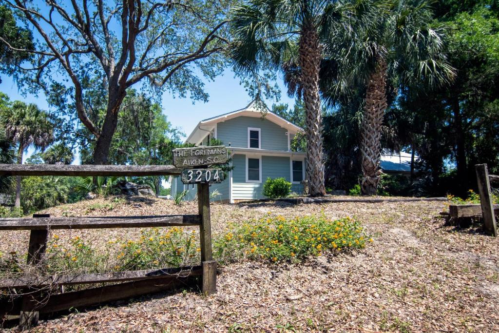 Κήπος έξω από το The Fort