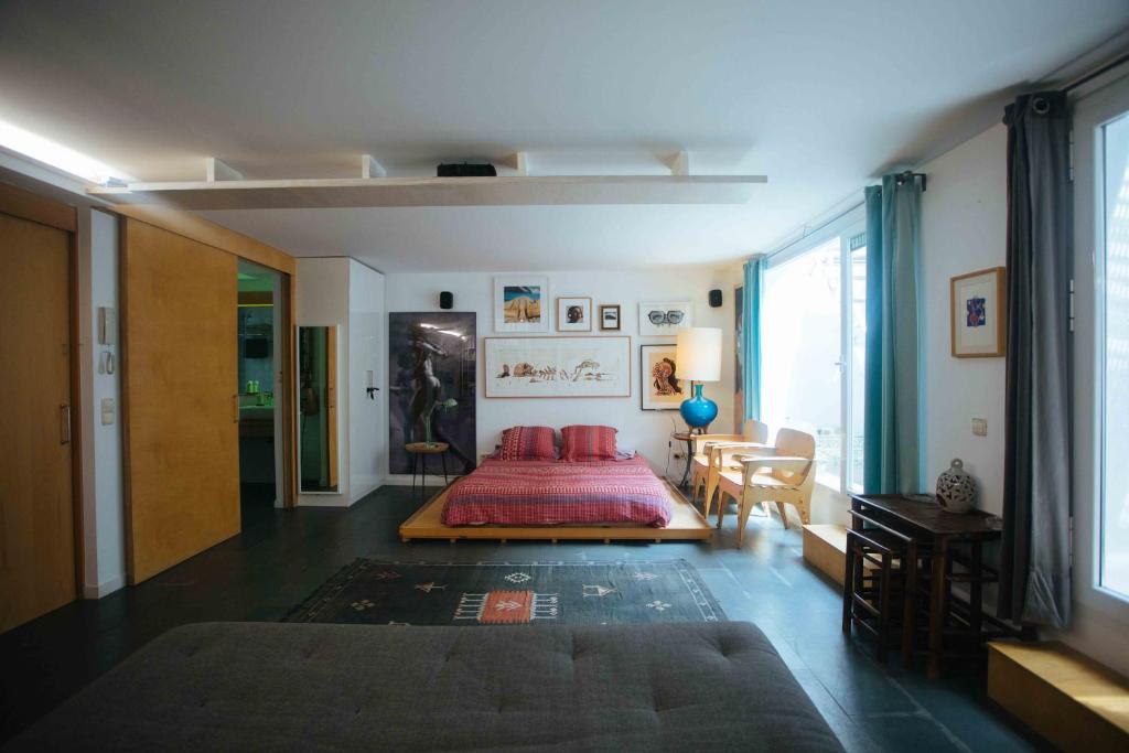 a bedroom with a large red bed in a room at Spacious Chillout in Madrid in Madrid