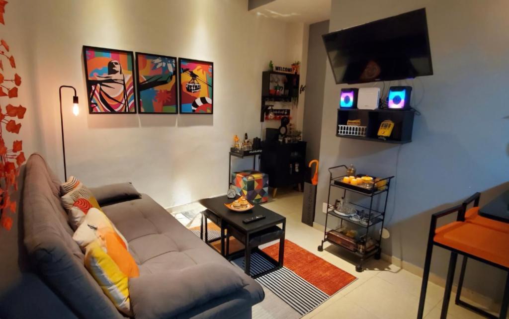 Μια τηλεόραση ή/και κέντρο ψυχαγωγίας στο StudioRD Copacabana 250m da praia esquina com a Rua do Copacabana Palace Rodolfo Dantas