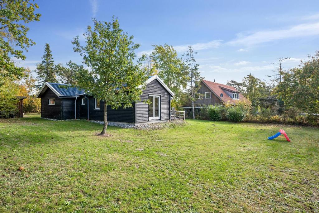 エーベルトフトにあるAwesome Home In Ebeltoft With 2 Bedrooms And Internetの凧付きの家