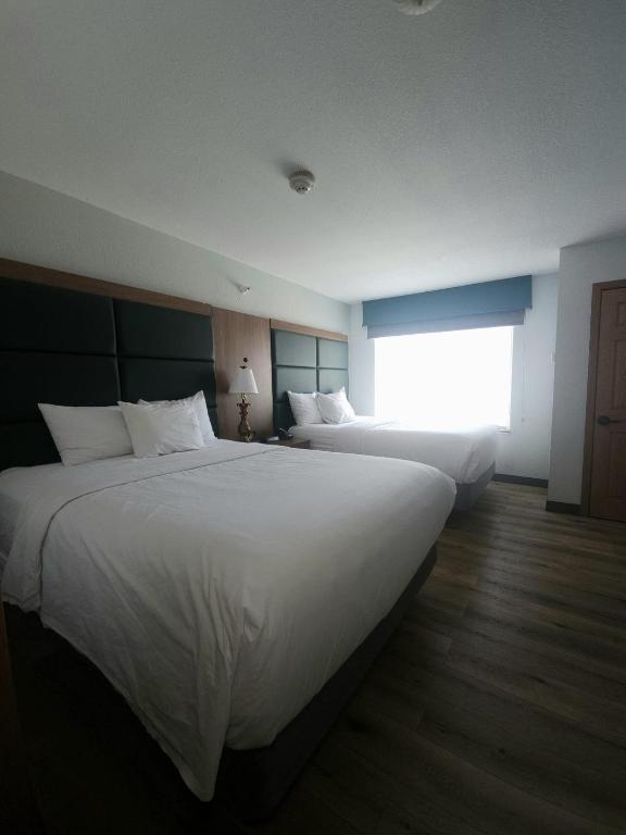 Wingate Suites by Wyndham Youngstown - Austintown photo