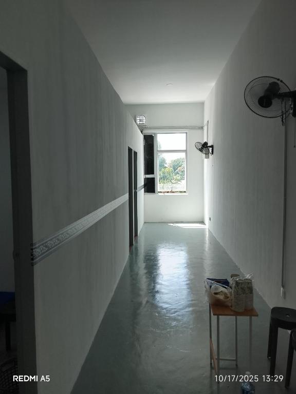 an empty hallway with a table and a window at D-Bayu Motel in Papar