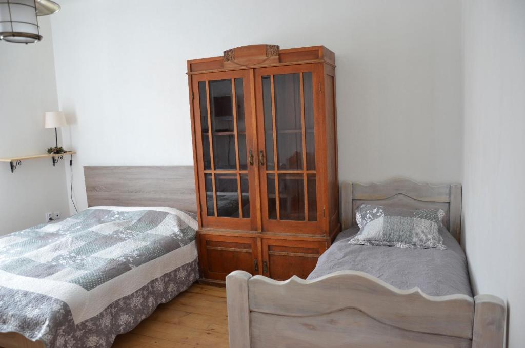 En eller flere senger på et rom på Ubytovaní U lomu