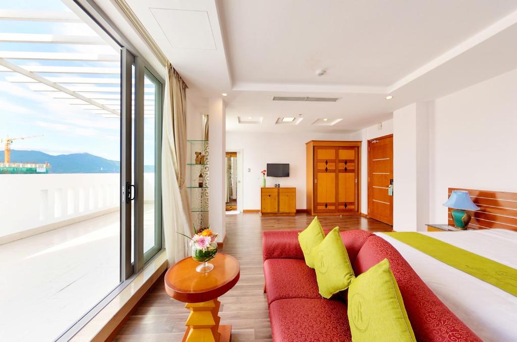 TV a/nebo společenská místnost v ubytování Richico Apartments And Hotel
