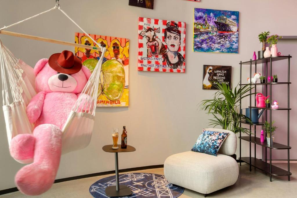 Moxy Hamburg - Finkenwerder - Resim 11