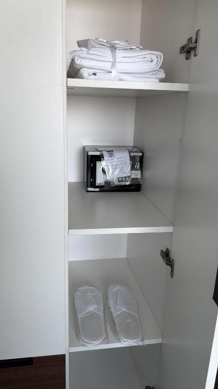 Φωτογραφία από το άλμπουμ του Peaceful Cozy 1 BHK Pool Garden View Liwan Dubai Land στο Ντουμπάι