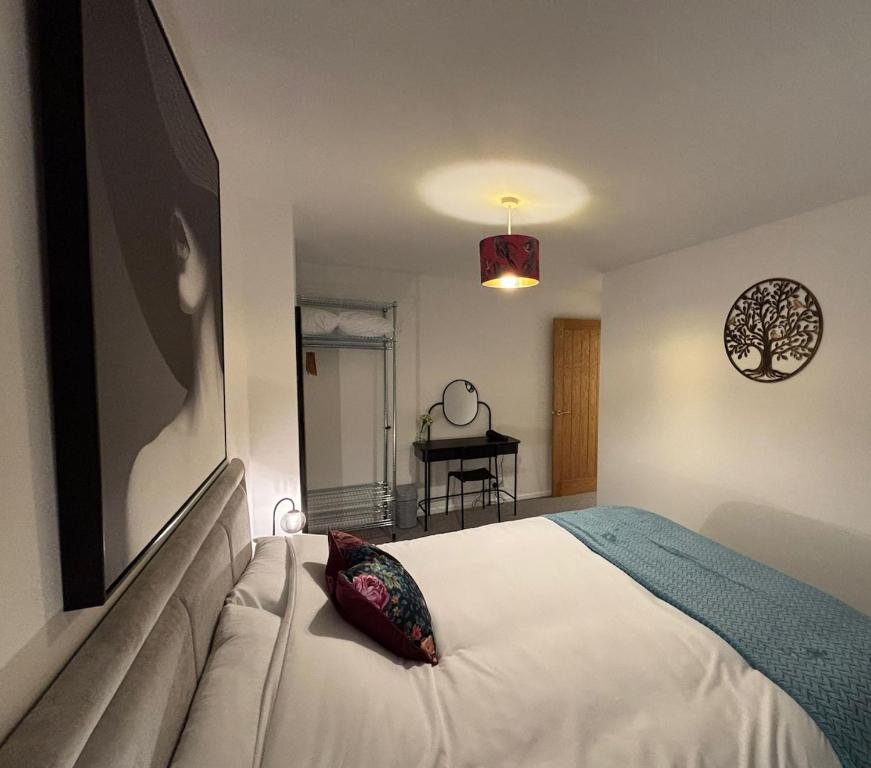 a bedroom with a white bed with a pillow on it at New City Centre Apartment No 5 Free Parking in Leicester