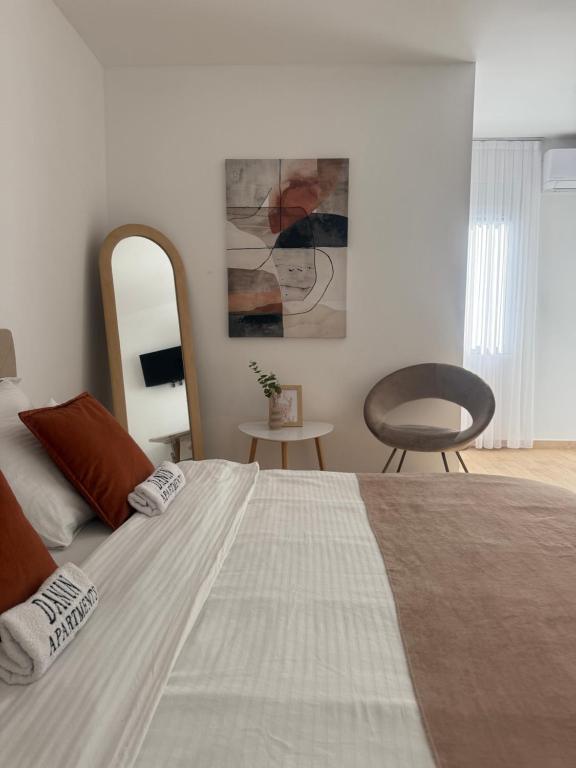 Una cama o camas en una habitación de Danin apartmani