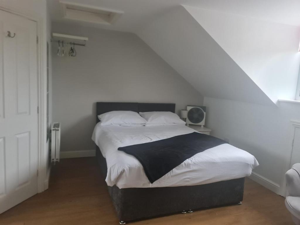 Voodi või voodid majutusasutuse Park View Studio - Lydiard Millicent Swindon Wiltshire toas