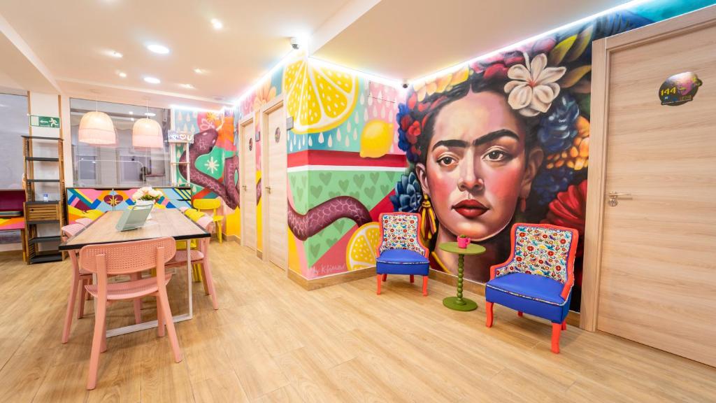 a room with a painting of a face on the wall at Lemon & Green GuestHouse in Granada