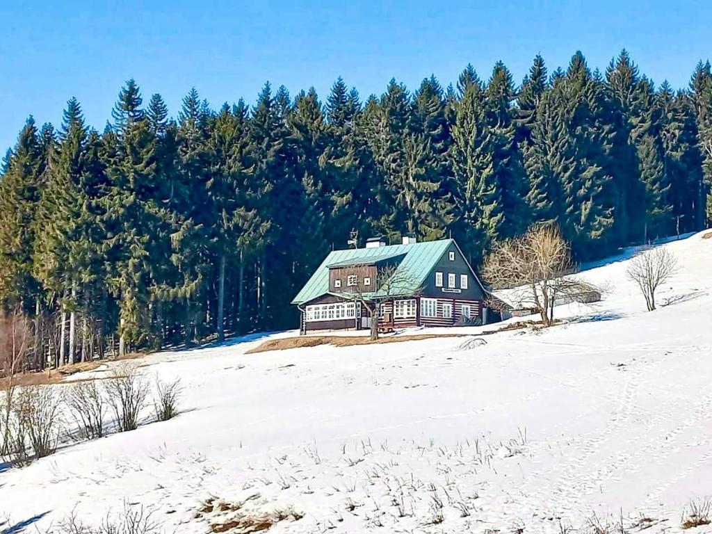 Horská chalupa Rychnovská bouda u skiareálu om vinteren
