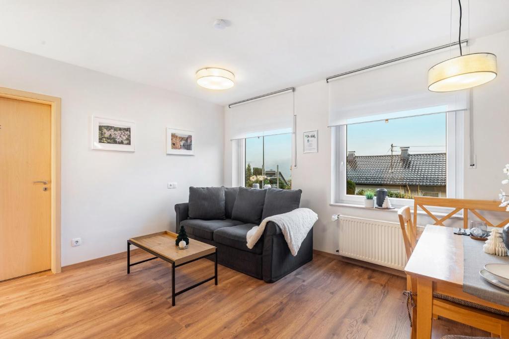 a living room with a couch and a table at Ferienwohnung Kraus 