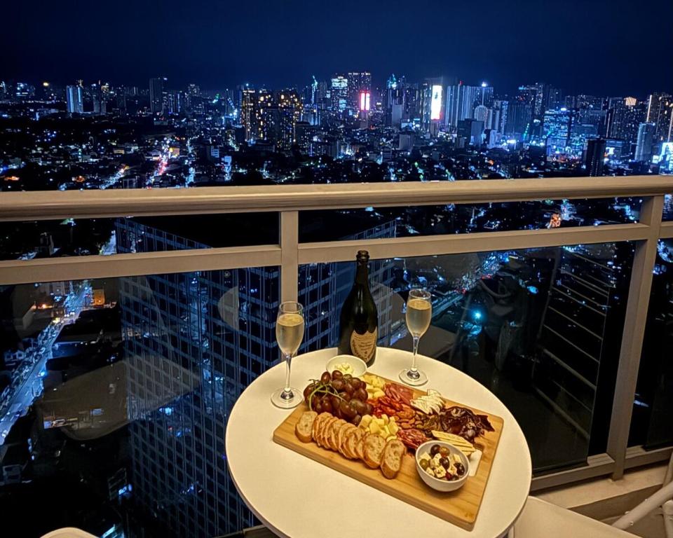 Φαγητό σε αυτό το διαμέρισμα ή κάπου εκεί κοντά