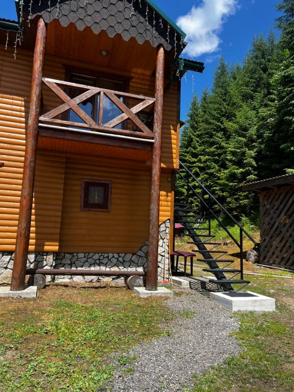 Το κτήριο όπου στεγάζεται  το διαμέρισμα