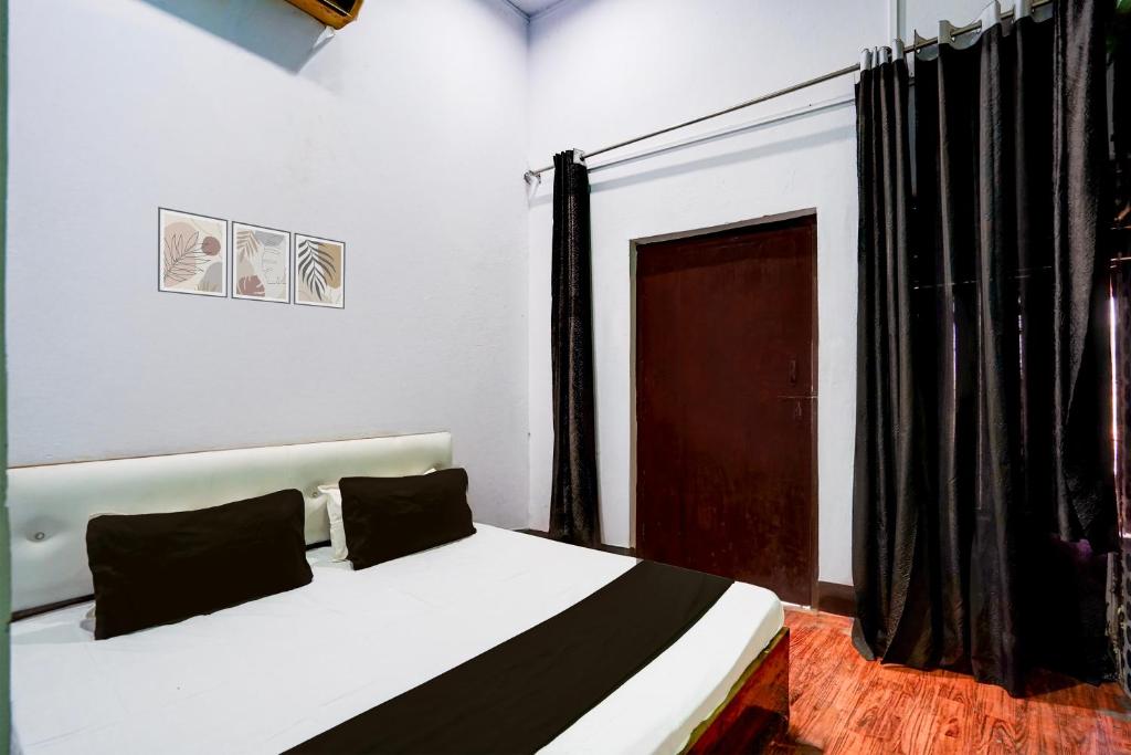 Ένα ή περισσότερα κρεβάτια σε δωμάτιο στο Hotel O Laddu Hotel