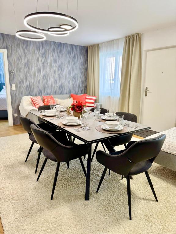 Luxury Apartment with Patio - Free Parking