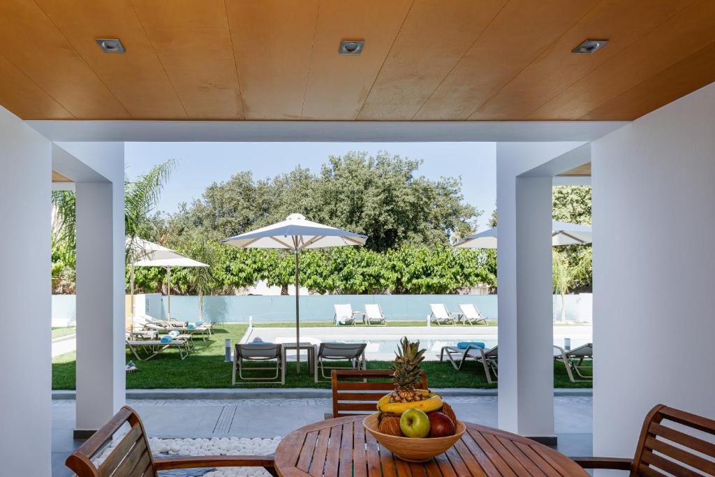 Coconut Palm Paradise - 16