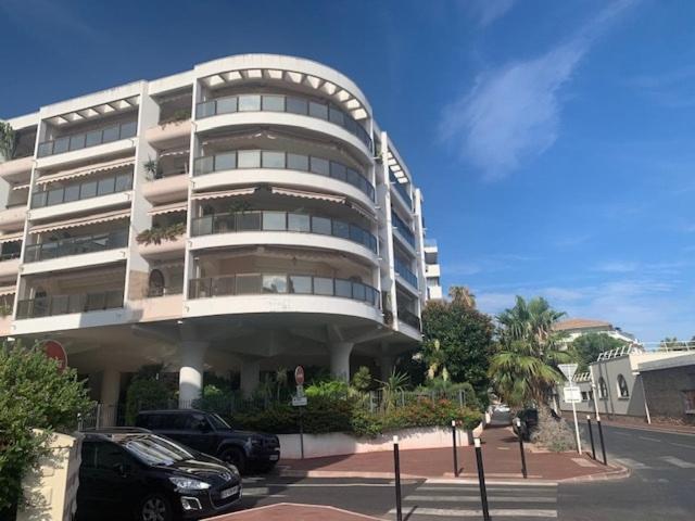 Cannes Palm Beach T2 standing WI FI Climatisation