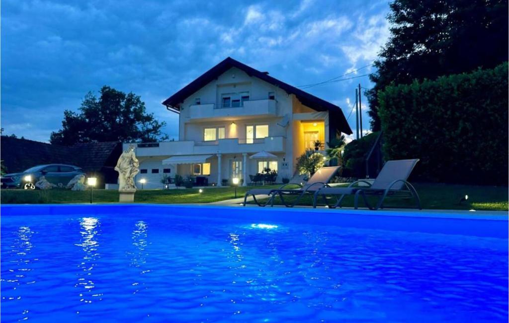 Kolam renang di atau dekat dengan Amazing Apartment In Pologi With Heated Swimming Pool