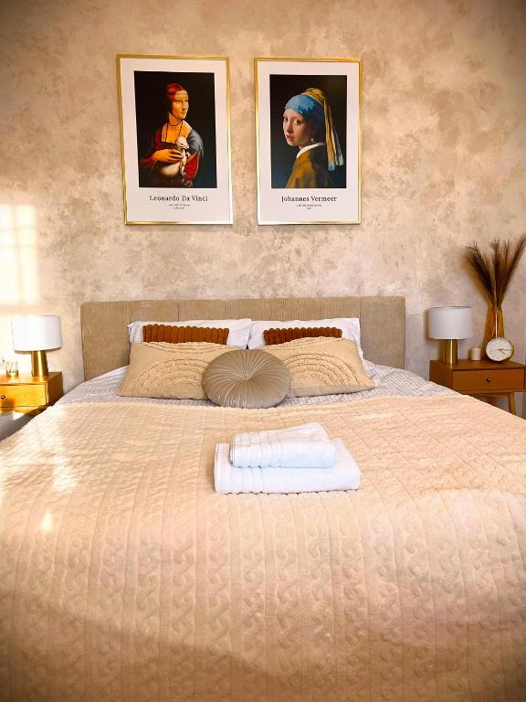 Apartamenty Paryskie Old Town View - Deluxe One-Bedroom Apartment With City View