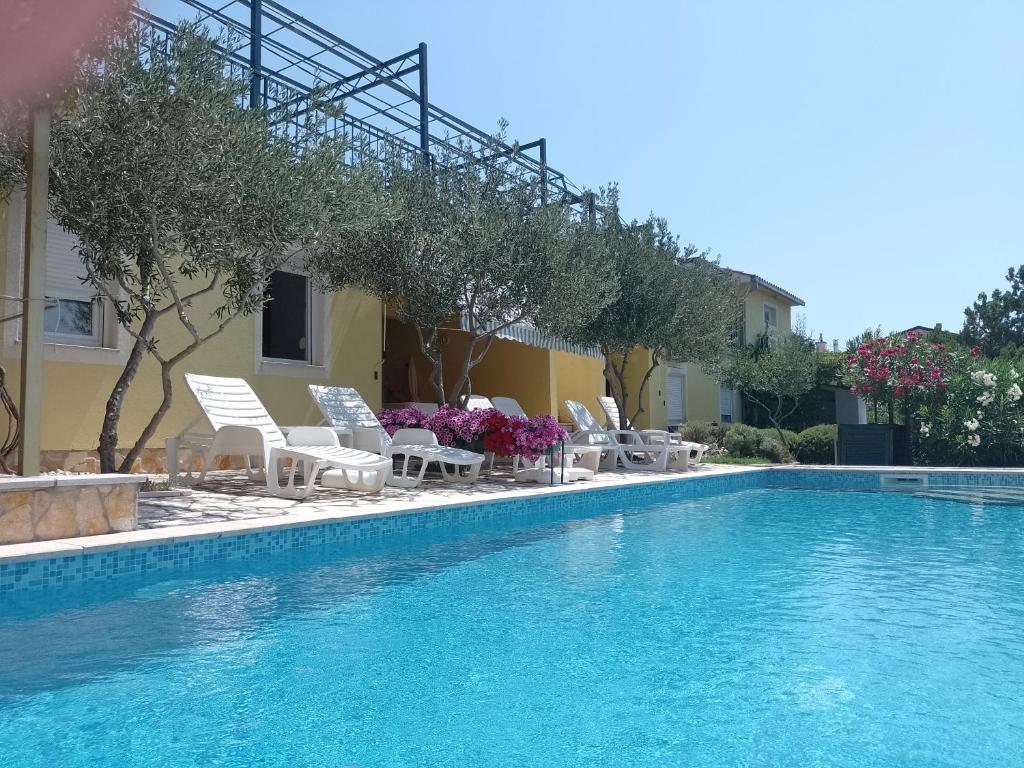 Swimmingpoolen hos eller tæt på Apartments Zlatko