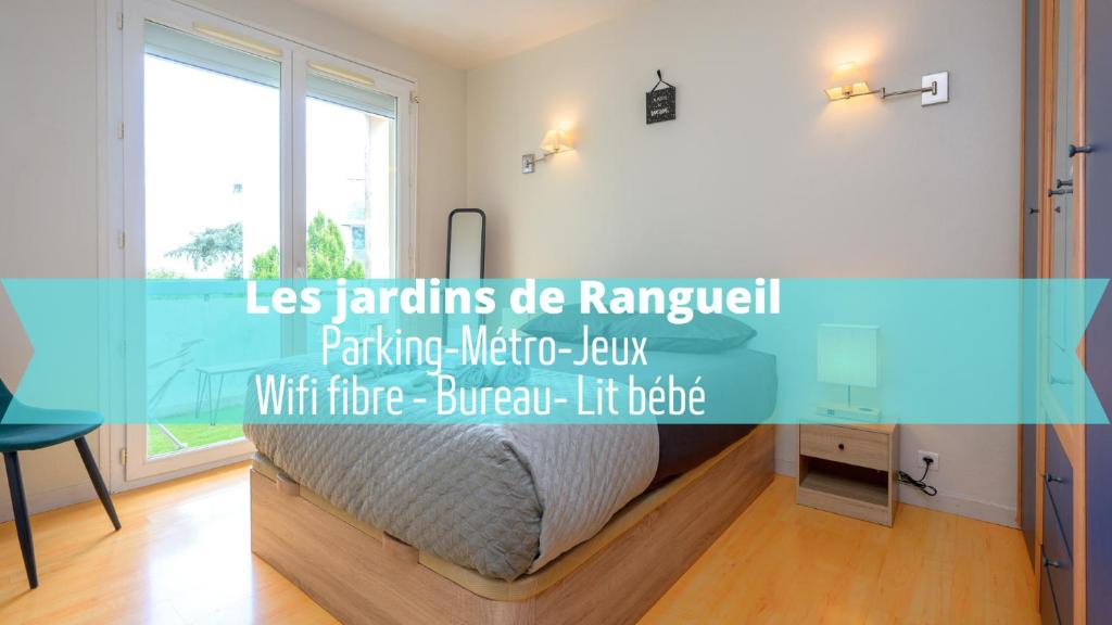 a bedroom with a bed and a window at Les jardins de Rangueil, Parking, Métro, Piscine in Toulouse