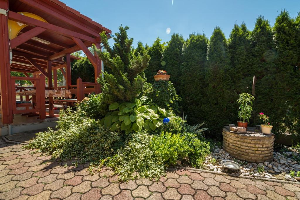 Zahrada ubytování Nemes Apartmanház