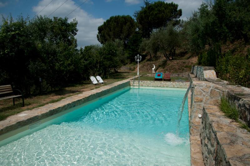 The swimming pool at or close to Agriturismo La Grotta