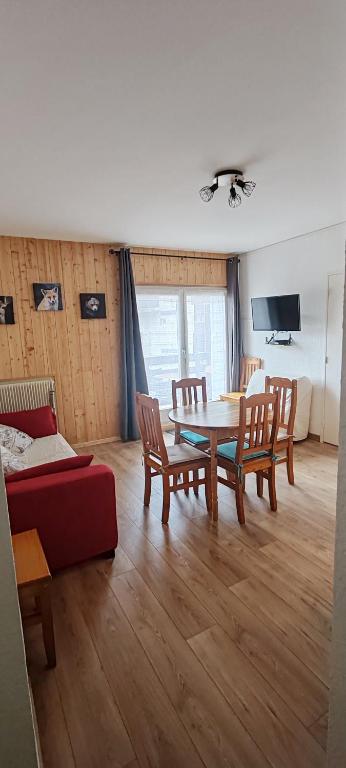 a living room with a table and chairs and a couch at Appart Soleil et montagne in Les Angles