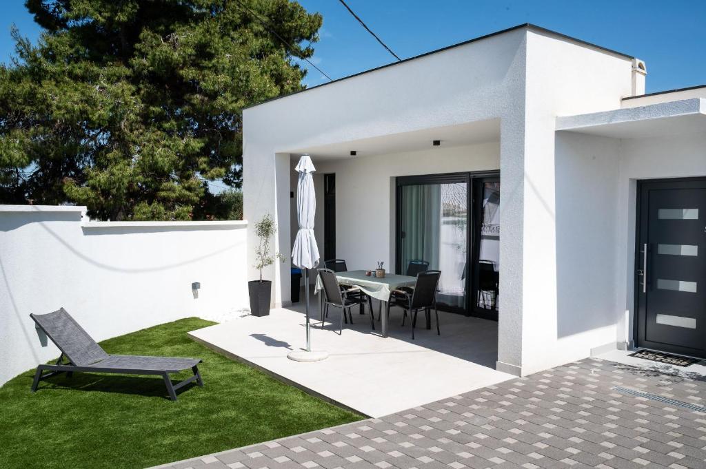 Το κτήριο όπου στεγάζεται  η παραθεριστική κατοικία