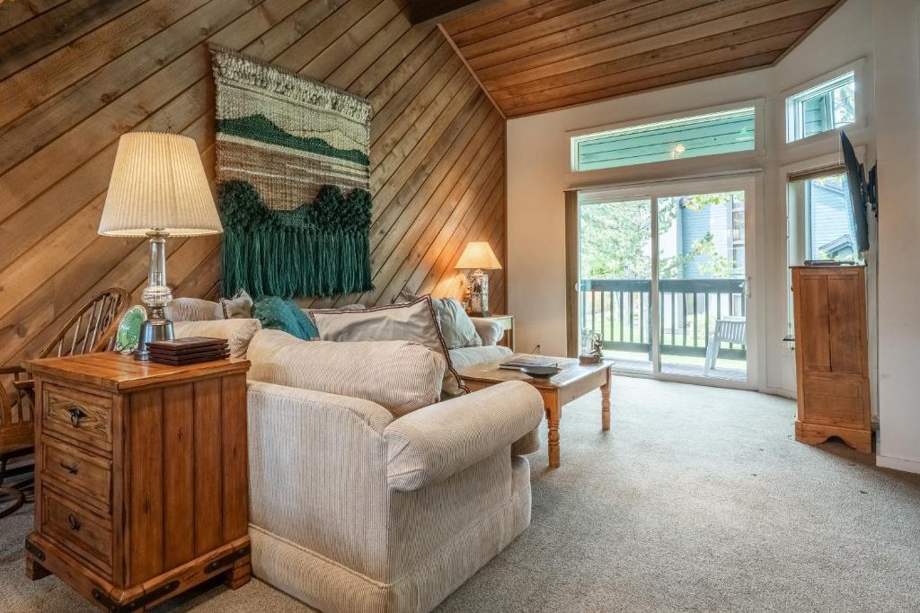 a living room with a couch and a table at 3 Bedrooms + Loft townhome in Snowcreek Phase 3, Private Pool Table Sleeps 6 Guests, Dog Friendly in Old Mammoth