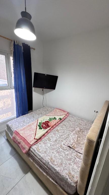 a small bed in a room with at la petite sirène in Mahdia