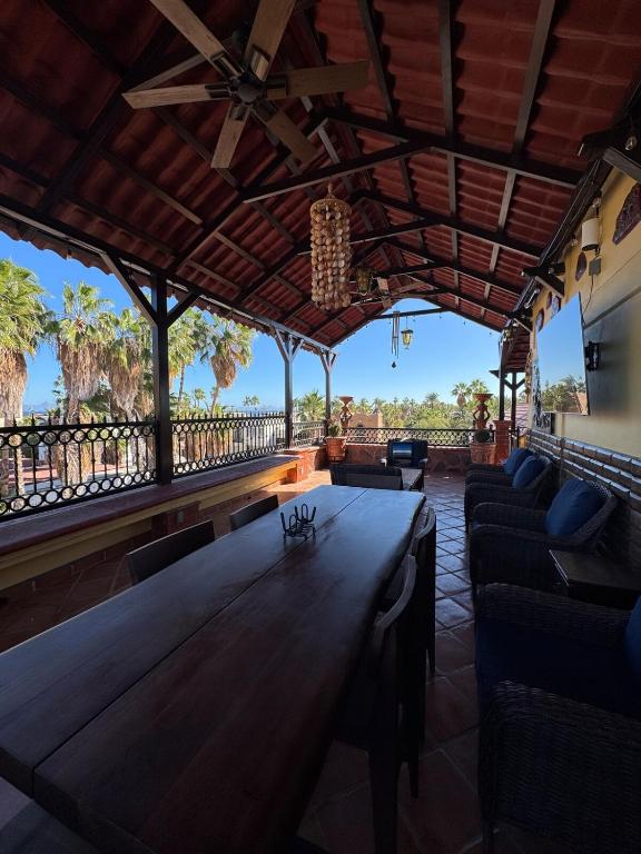 a dining room with a large wooden table and chairs at Calendario Vacio in Loreto