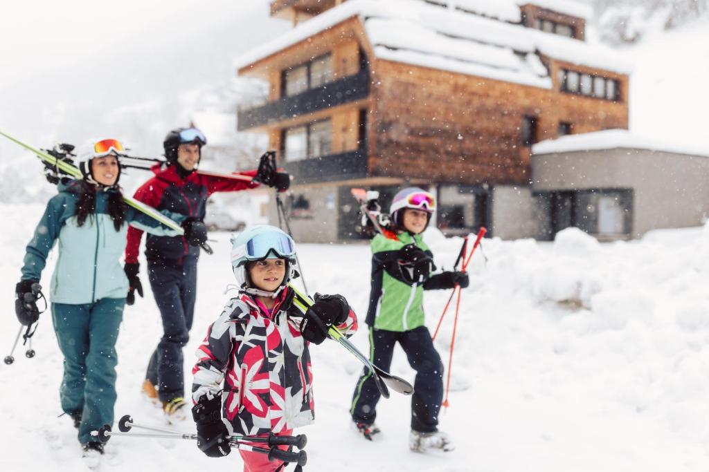 a group of people on skis in the snow at Chillas Appartements Urlaub mit Mehrwert inklusive SILVRETTA CARD PREMIUM in Kappl