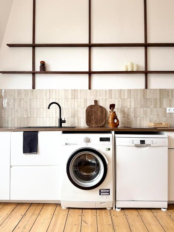 a kitchen with a washing machine and a sink at Halluin Marthe Nollet in Halluin