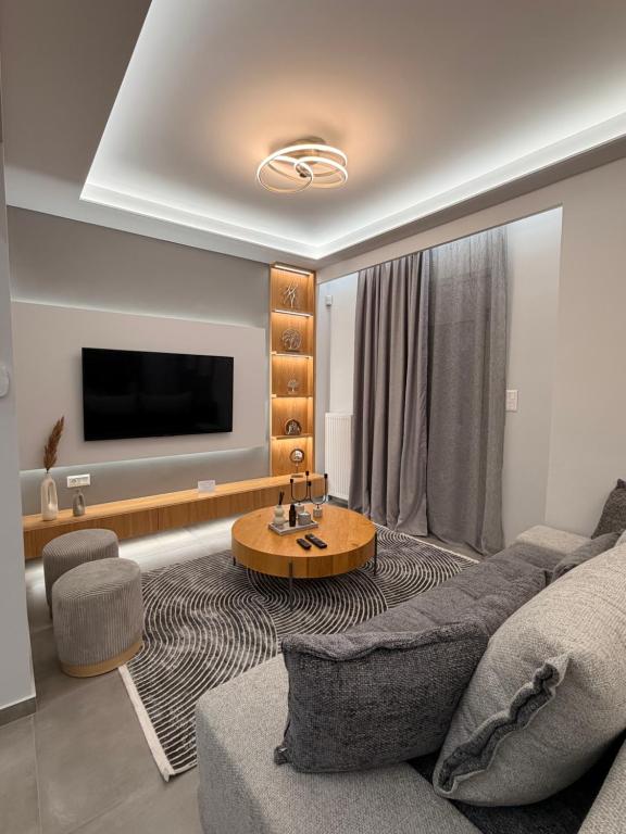 a living room with a couch and a table at City Vibes Corinth in Korinthos