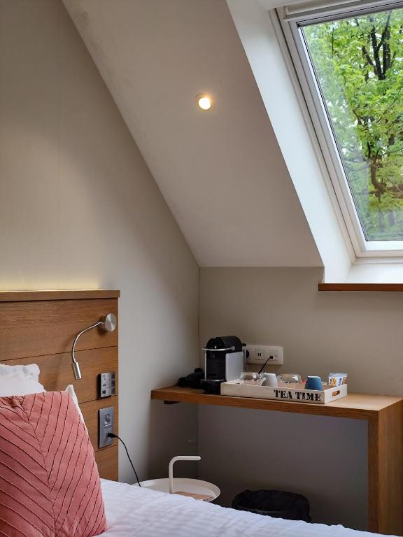 Llit o llits en una habitació de Hotel La Caleche