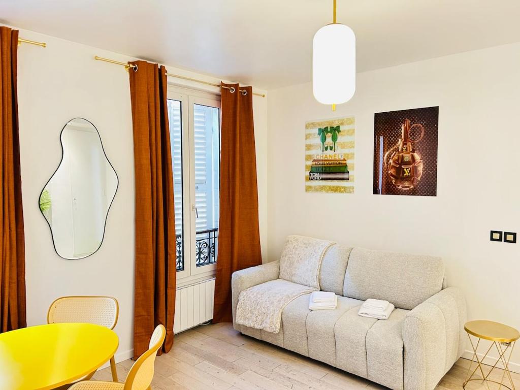 Bright Apartment - Sacré Coeur Basilica